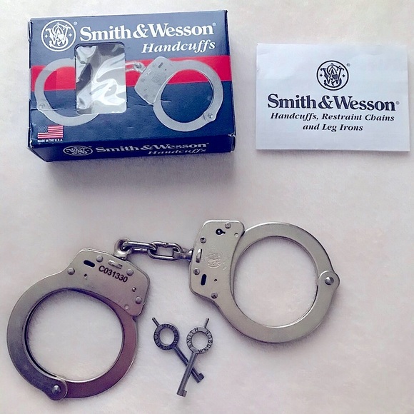 Smith & Wesson Other - Smith & Wesson Handcuffs with keys | Model 100-1
